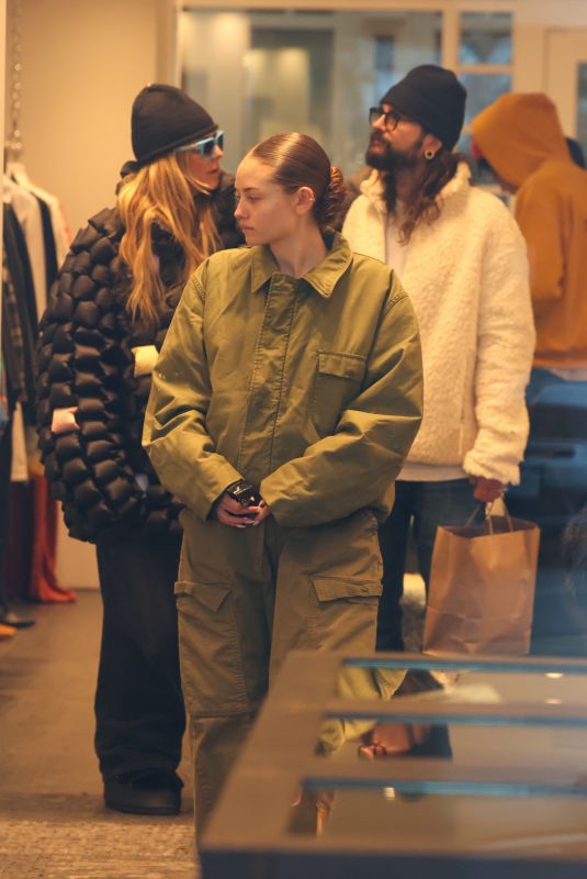 HEIDI and LENI KLUM Out Shopping in Aspen 12/21/2024