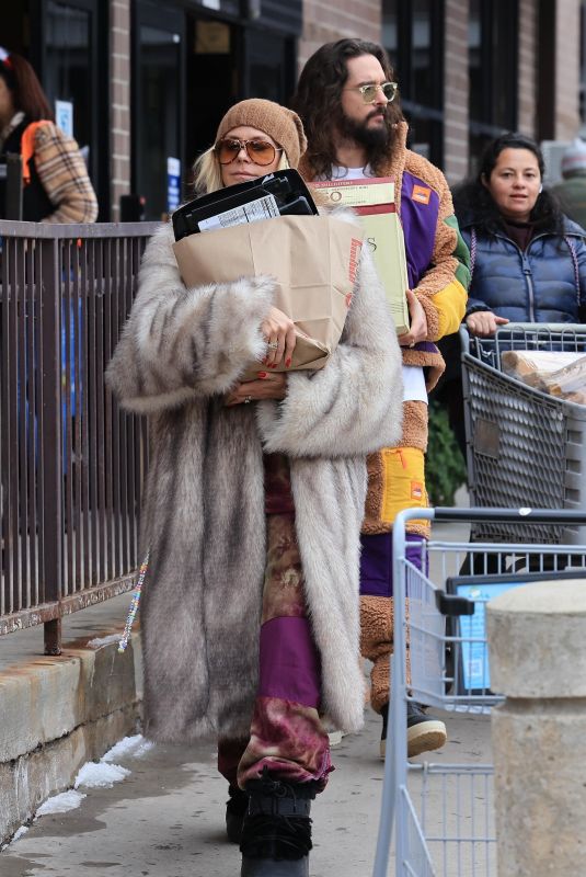 HEIDI KLUM and Tom Kaulitz Out Shopping for Essentials at City Market in Aspen 12/23/2024