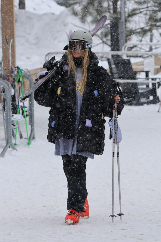 HEIDI KLUM Enjoys a Family Skiing Adventure in Aspen 12/26/2024