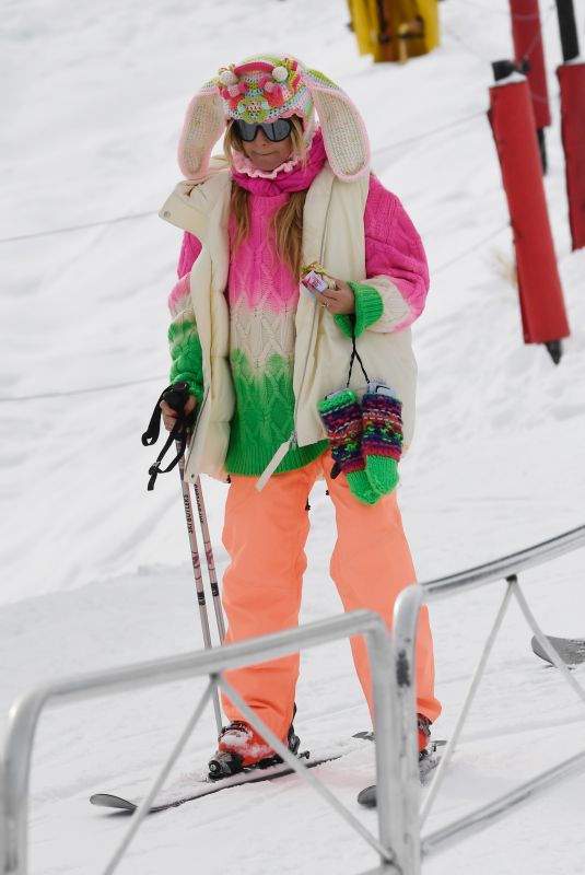 HEIDI KLUM Hits the Slopes in Aspen 12/27/2024