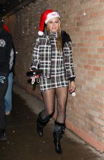 HEIDI KLUM Wears Santa Hat Night Out with Family in Aspen 12/24/2024