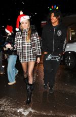 HEIDI KLUM Wears Santa Hat Night Out with Family in Aspen 12/24/2024