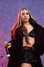 ISABEL LAROSA Performs at 2024 iHeartRadio Q102