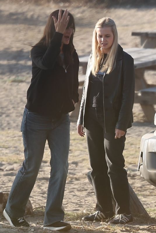 JENNIFER GARNER and ANGOURIE RICE on a Film Set in Malibu 12/03/2024
