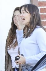 JENNIFER GARNER Felivering Breakfast to Ben Affleck