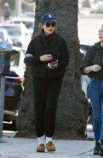 JENNIFER GARNER Out for Coffee with a Friend in Los Angeles 12/01/2024