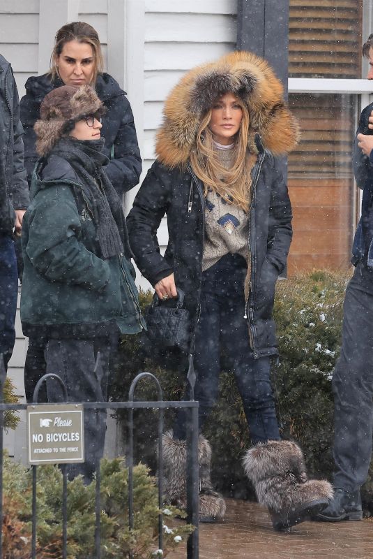 JENNIFER LOPEZ Out on Christmas Day for Dinner at White House Restaurant in Aspen 12/25/2024