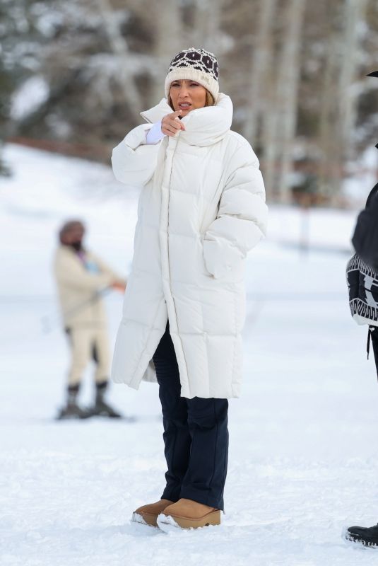 JENNIFER LOPEZ Takes Slopes During a Getaway in Aspen 12/28/2024