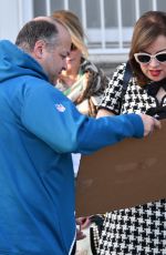 JENNIFER TILLY Signs Autographs for Fans in Beverly Hills 12/21/2024