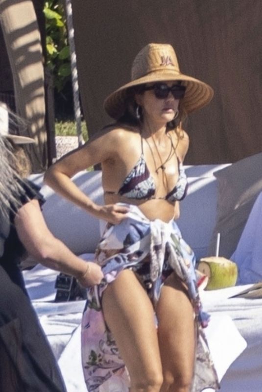 JESSICA ALBA on Vacation in Mexico 12/02/2024