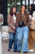 JESSICA ALBA Out Shopping with Friends in Los Angeles 12/04/2024