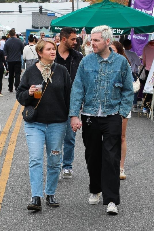 JILLLIAN BELL and Luke McGarry Out at Studio City Farmers Market 12/22/2024