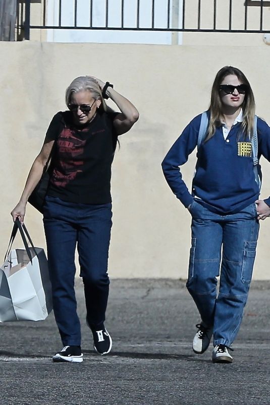 JOEY KING Out for Lunch at Joan