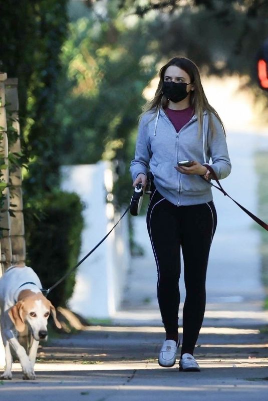 JOEY KING Out with Her Dogs in Los Angeles 12/10/2024