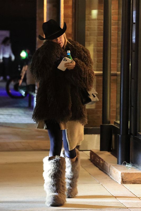 KATE HUDSON Out for Christmas Shopping in Aspen 12/22/2024