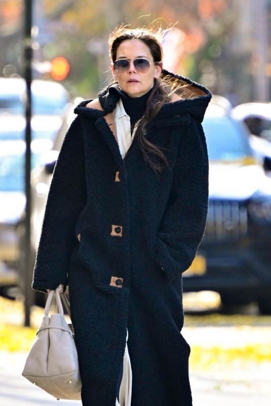 KATIE HOLMES Out and About on a Chilly Day in New York City 12/01/2024