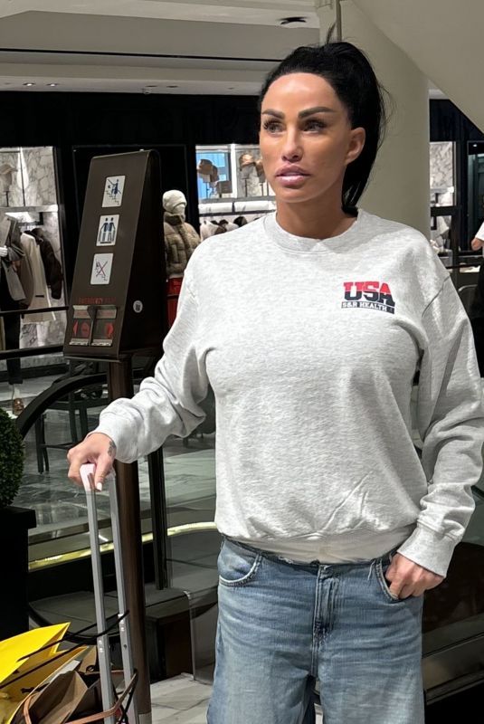 KATIE PRICE Out Shopping in Manchester 12/04/2024