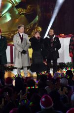 KELLY CLARKSON at 2024 Rockefeller Center Christmas Tree Lighting in New York 12/04/2024