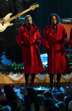 KELLY CLARKSON at 2024 Rockefeller Center Christmas Tree Lighting in New York 12/04/2024