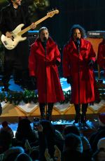 KELLY CLARKSON at 2024 Rockefeller Center Christmas Tree Lighting in New York 12/04/2024