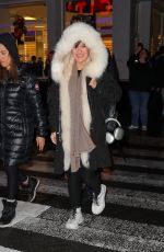 KELLY CLARKSON Out and About in New York 12/11/2024