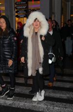 KELLY CLARKSON Out and About in New York 12/11/2024