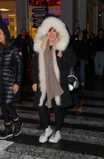 KELLY CLARKSON Out and About in New York 12/11/2024