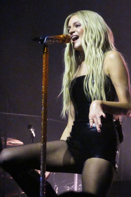 KELSEA BALLERINI Performs at Camden Roundhouse on Her Patterns Tour 12/08/2024
