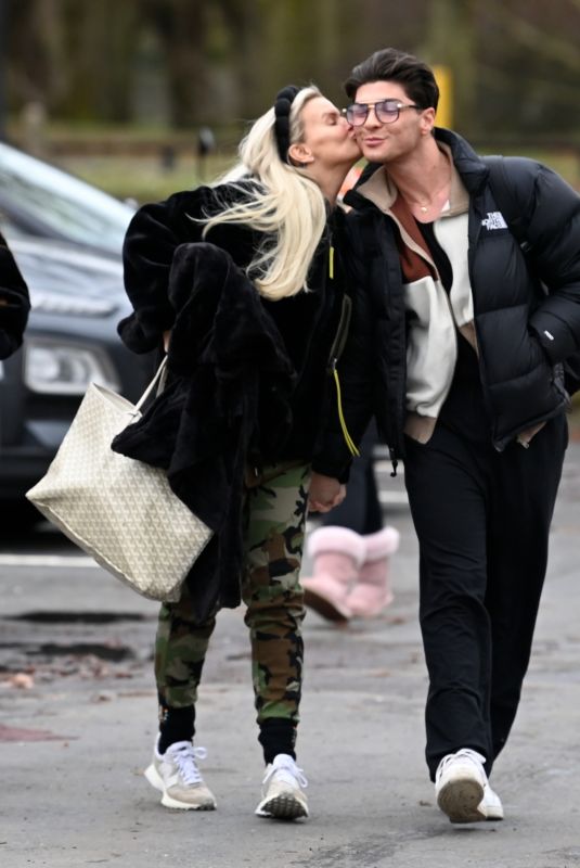 KERRY KATON Arrives at Opening of Her Panto Cinderella in Northwich 12/08/2024