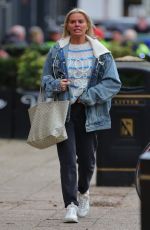 KERRY KATONA Leaves Hairdressers in Alderley Edge 12/23/2024