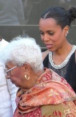 KERRY WASHINGTON and Tyler Perry Laugh After Spotting a Madea Look-alike in Hollywood 12/02/2024
