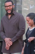 KERRY WASHINGTON and Tyler Perry Laugh After Spotting a Madea Look-alike in Hollywood 12/02/2024