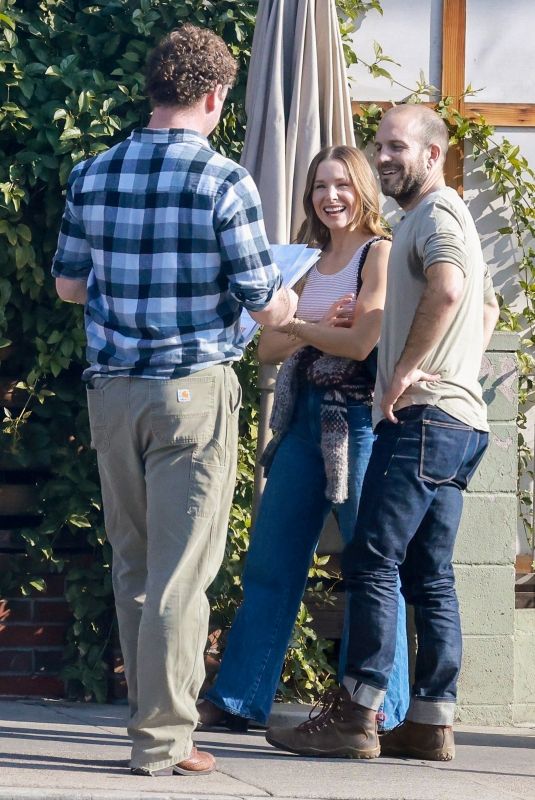 KRISTEN BELL Out for Lunch with a Friend at All Time in Los Angeles 12/09/2024