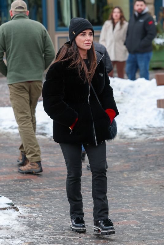 KYLE RICHARDS and her ex-Mauricio Umansky Cross Paths with Noor Alfallah in Aspen 12/26/2024