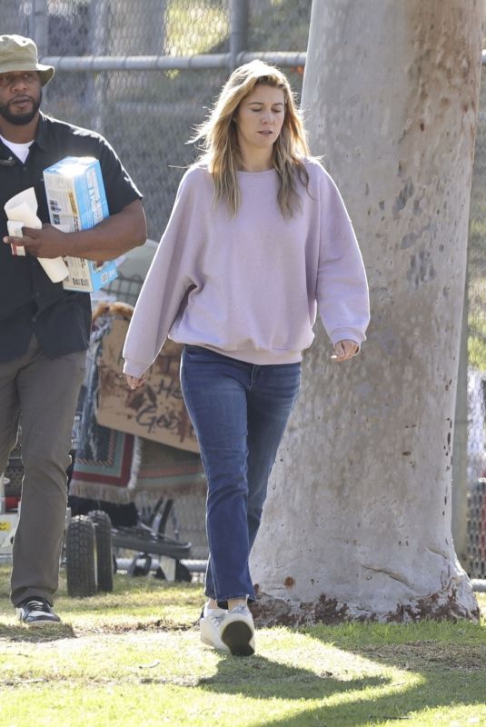 MARY ELIZABETH WINSTEAD Filming Remake of The Hand That Rocks the Cradle 12/19/2024
