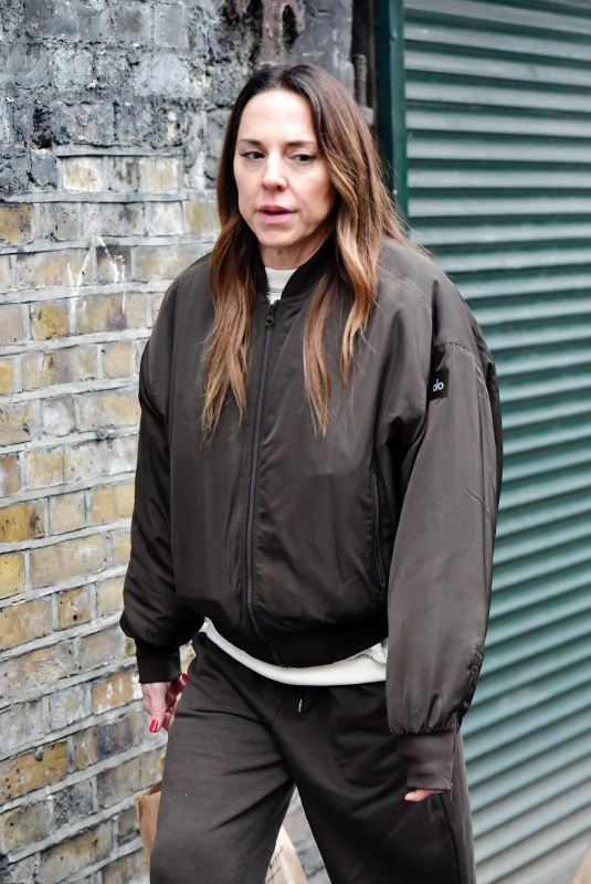 MELANIE CHISHOLM Out with Her Mother and Daughter for Boxing Day in London 12/26/2024