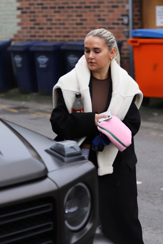 MOLLY MAE HAGUE Slapped with Another Parking Ticket on Her 250k Mercedes G Wagon 12/23/2024