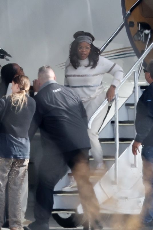 OPRAH WINFREY Leaves Her $80 Million Private Jet 12/16/2024
