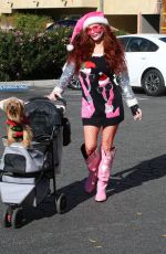 PHOEBE PRICE Shopping at Local Farmers Market in Los Angeles 12/08/2024