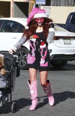 PHOEBE PRICE Shopping at Local Farmers Market in Los Angeles 12/08/2024