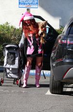 PHOEBE PRICE Shopping at Local Farmers Market in Los Angeles 12/08/2024