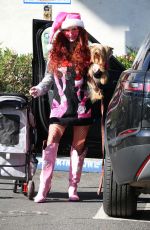 PHOEBE PRICE Shopping at Local Farmers Market in Los Angeles 12/08/2024
