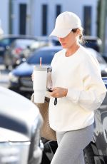 Pregnant GISLE BUNDCHEN out and About in Miami 12/04/2024
