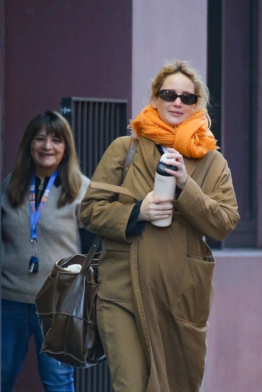 Pregnant JENNIFER LAWRENCE Out in New York City 12/21/2024