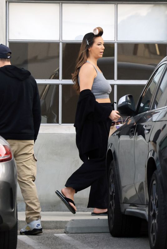 Pregnant KRISTEN DOUTE Out for a Photoshoot in Los Angeles 12/03/2024