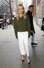 SARAH MICHELLE GELLAR Arrives at Drew Barrymore Show in New York 12/11/2024