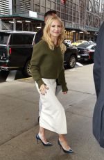 SARAH MICHELLE GELLAR Arrives at Drew Barrymore Show in New York 12/11/2024