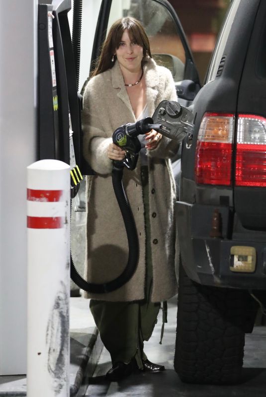SCOUT WILLIS at a Gas Station in Los Angeles 12/08/2024