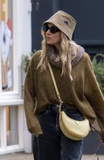 SIENNA MILLER Out for Christmas Shopping in Notting Hill 12/17/2024