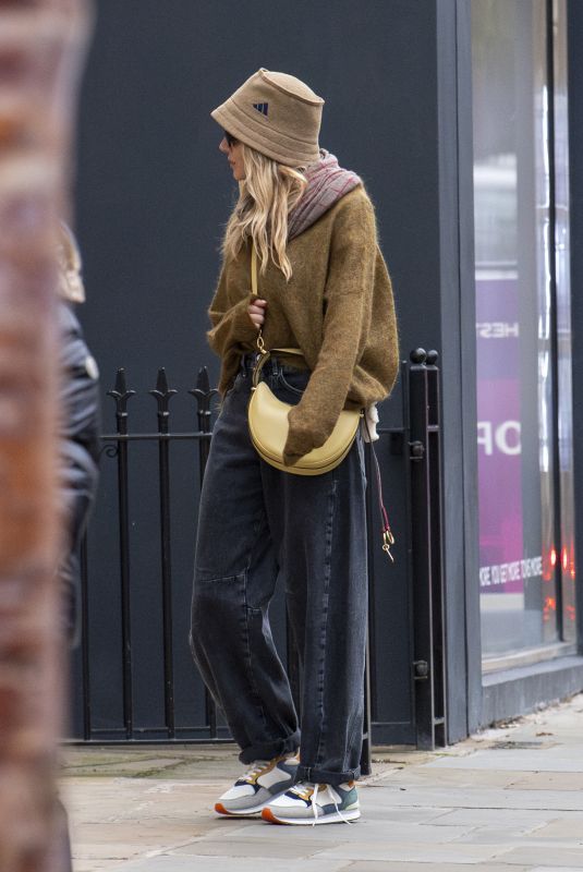 SIENNA MILLER Out for Christmas Shopping in Notting Hill 12/17/2024